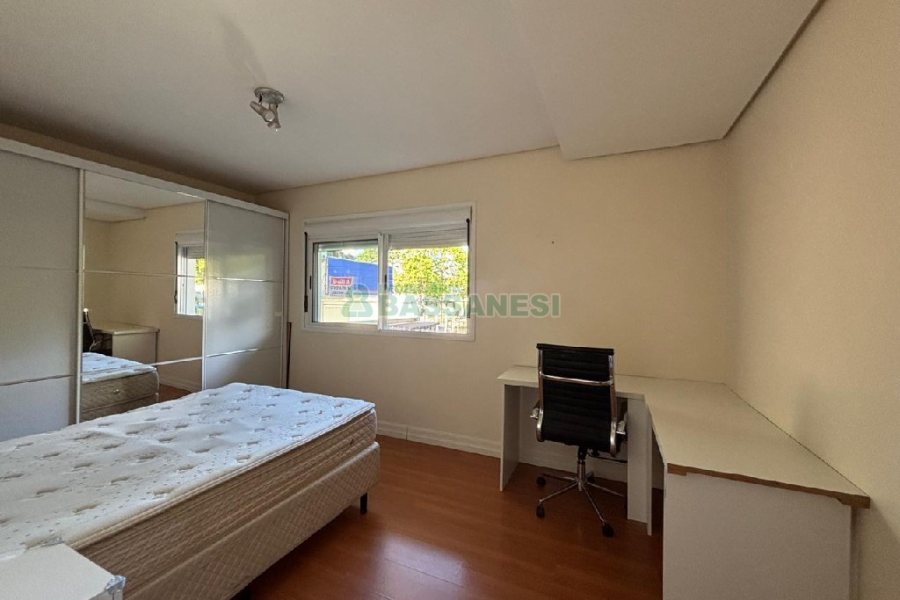 Apto Mobiliado com 82m², 2 dormitórios, 3 vagas, no bairro Petrópolis em Caxias do Sul para Alugar