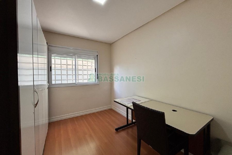 Apto Mobiliado com 82m², 2 dormitórios, 3 vagas, no bairro Petrópolis em Caxias do Sul para Alugar