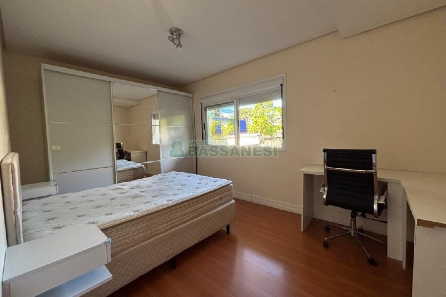 Apto Mobiliado com 82m², 2 dormitórios, 3 vagas, no bairro Petrópolis em Caxias do Sul para Alugar