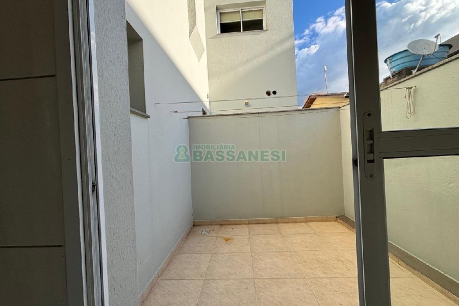 Apto Mobiliado com 82m², 2 dormitórios, 3 vagas, no bairro Petrópolis em Caxias do Sul para Alugar