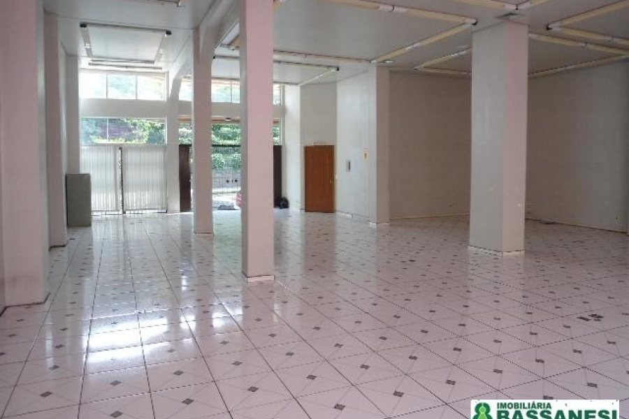 Loja com 179m², 3 vagas, no bairro Lourdes em Caxias do Sul para Alugar ou Comprar