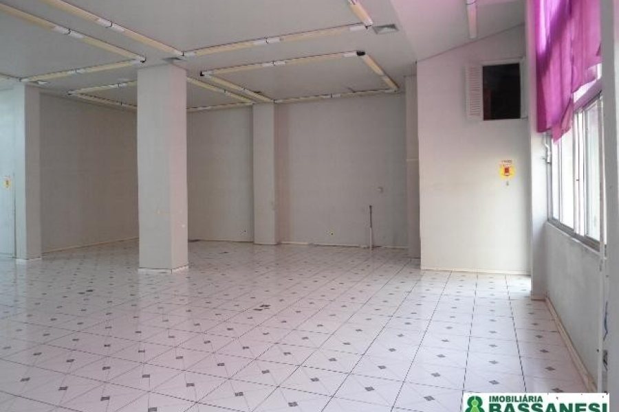 Loja com 179m², 3 vagas, no bairro Lourdes em Caxias do Sul para Alugar ou Comprar