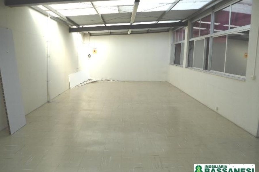 Loja com 179m², 3 vagas, no bairro Lourdes em Caxias do Sul para Alugar ou Comprar