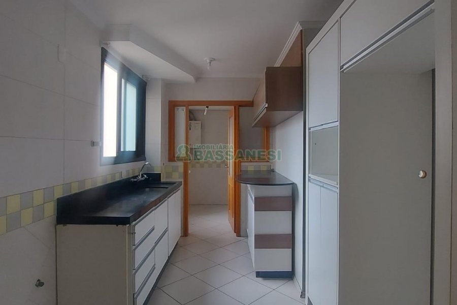 Apartamento com 94m², 3 dormitórios, 2 vagas, no bairro Pio X em Caxias do Sul para Alugar