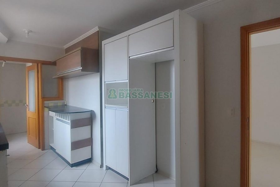 Apartamento com 94m², 3 dormitórios, 2 vagas, no bairro Pio X em Caxias do Sul para Alugar