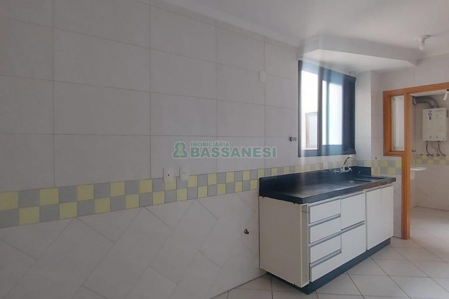 Apartamento com 94m², 3 dormitórios, 2 vagas, no bairro Pio X em Caxias do Sul para Alugar