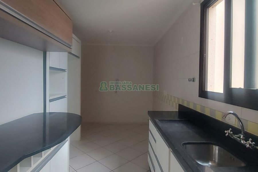 Apartamento com 94m², 3 dormitórios, 2 vagas, no bairro Pio X em Caxias do Sul para Alugar