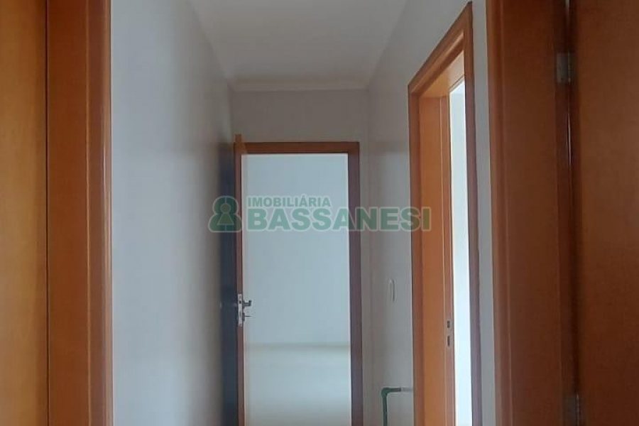 Apartamento com 94m², 3 dormitórios, 2 vagas, no bairro Pio X em Caxias do Sul para Alugar