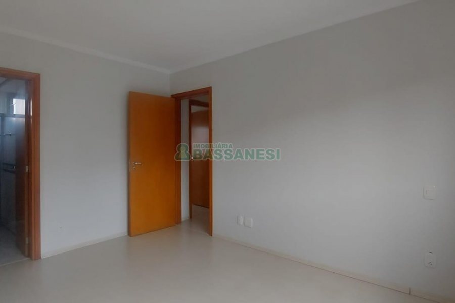 Apartamento com 94m², 3 dormitórios, 2 vagas, no bairro Pio X em Caxias do Sul para Alugar