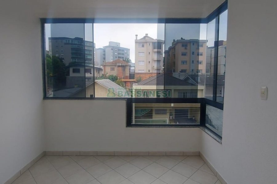 Apartamento com 94m², 3 dormitórios, 2 vagas, no bairro Pio X em Caxias do Sul para Alugar