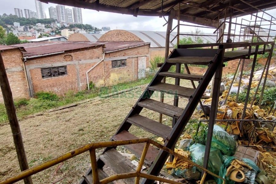 Pavilhão com 550m², no bairro Fatima em Caxias do Sul para Alugar