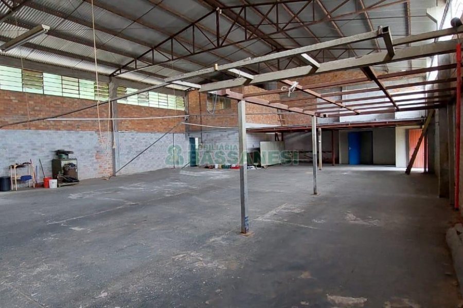 Pavilhão com 550m², no bairro Fatima em Caxias do Sul para Alugar