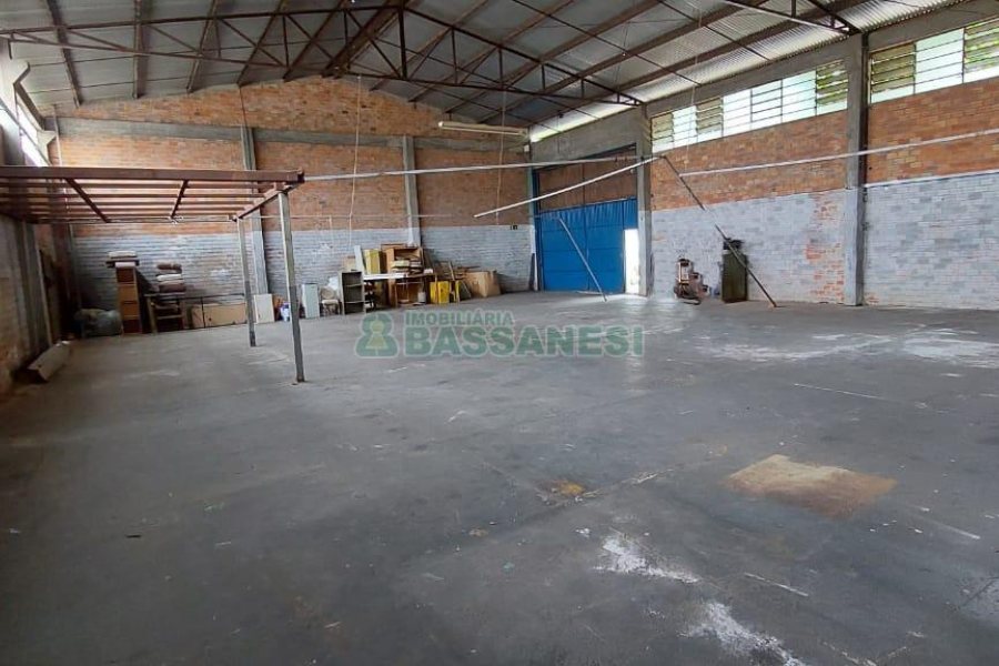 Pavilhão com 550m², no bairro Fatima em Caxias do Sul para Alugar