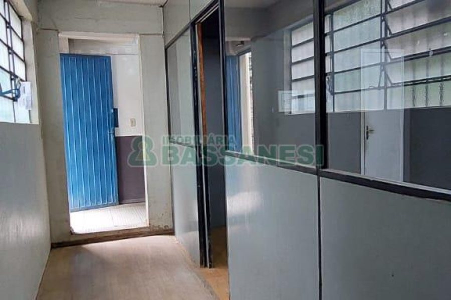 Pavilhão com 550m², no bairro Fatima em Caxias do Sul para Alugar