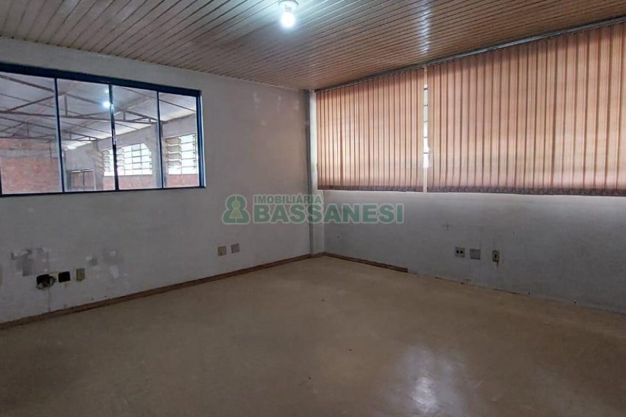 Pavilhão com 550m², no bairro Fatima em Caxias do Sul para Alugar