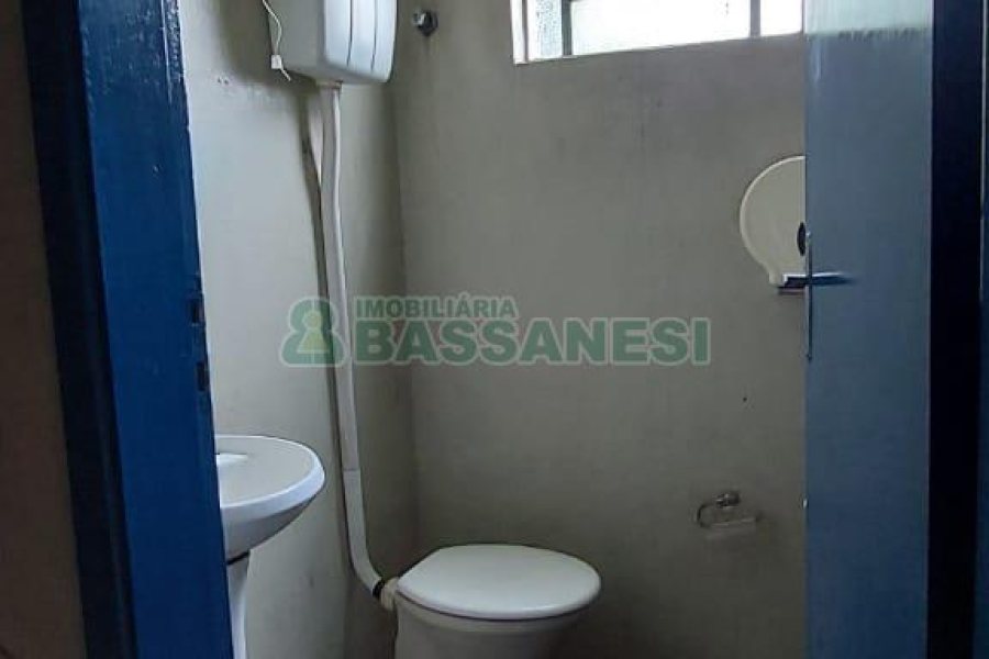 Pavilhão com 550m², no bairro Fatima em Caxias do Sul para Alugar