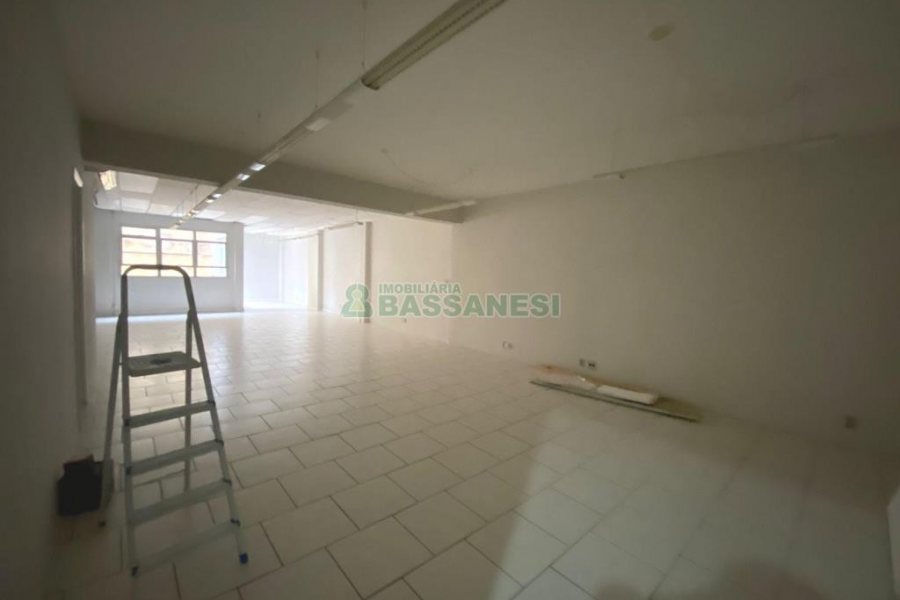 Sala com 90m², no bairro Centro em Caxias do Sul para Alugar