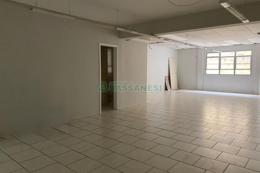 Sala com 90m², no bairro Centro em Caxias do Sul para Alugar
