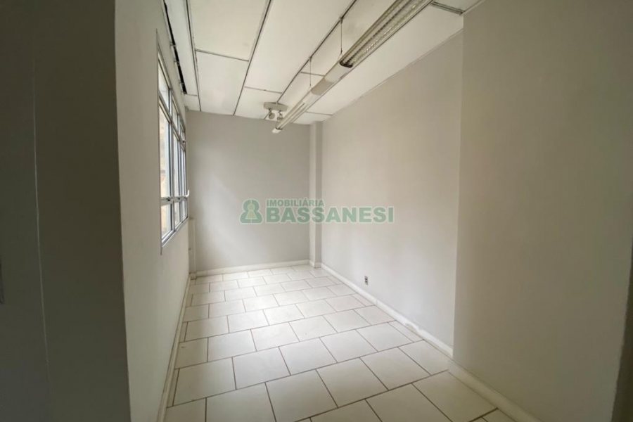 Sala com 90m², no bairro Centro em Caxias do Sul para Alugar
