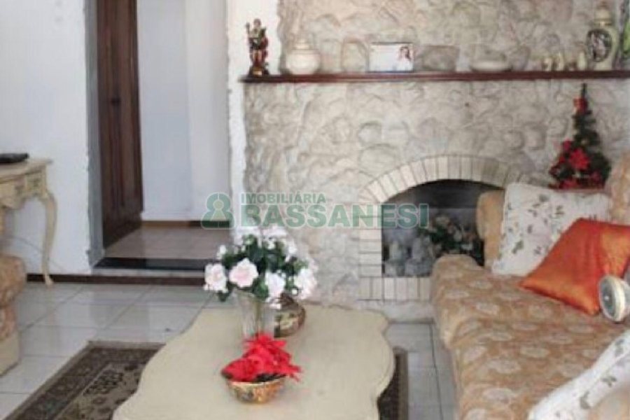 Casa Mobiliada com 600m², 11 dormitórios, 6 vagas, no bairro Salgado Filho em Caxias do Sul para Alugar