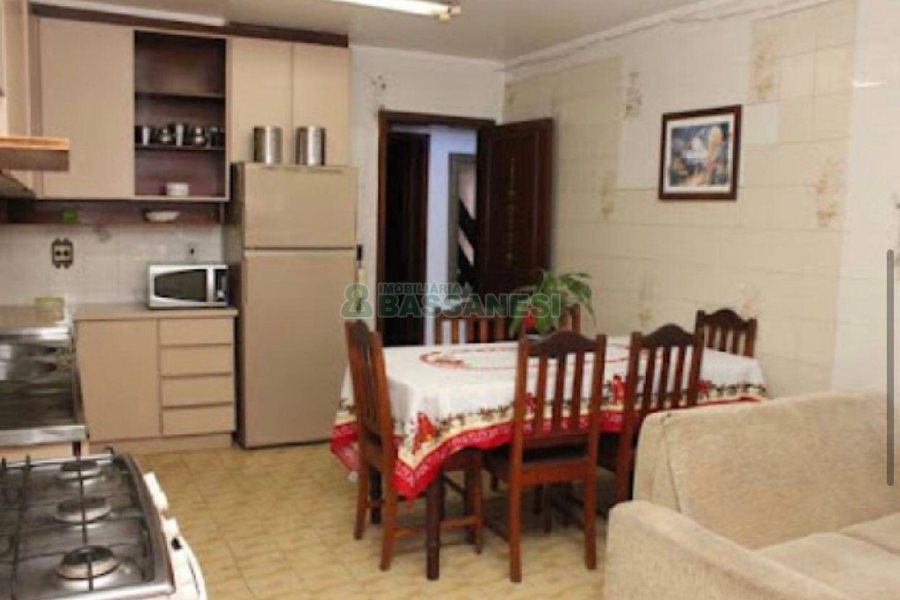 Casa Mobiliada com 600m², 11 dormitórios, 6 vagas, no bairro Salgado Filho em Caxias do Sul para Alugar