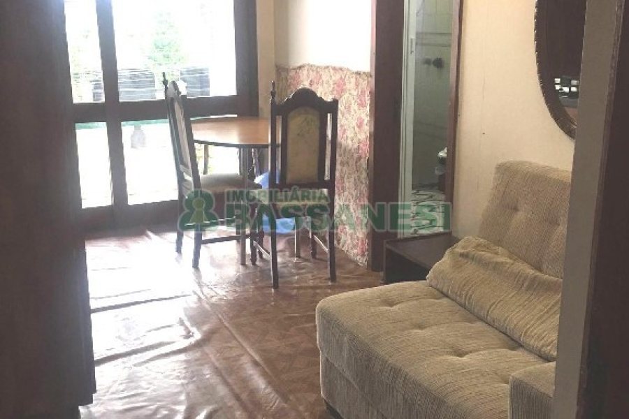 Casa Mobiliada com 600m², 11 dormitórios, 6 vagas, no bairro Salgado Filho em Caxias do Sul para Alugar