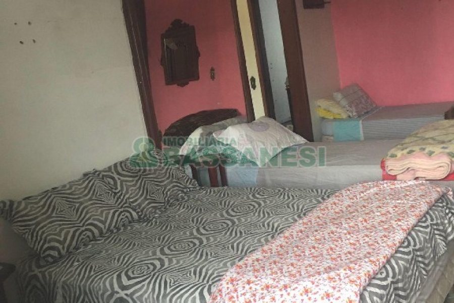 Casa Mobiliada com 600m², 11 dormitórios, 6 vagas, no bairro Salgado Filho em Caxias do Sul para Alugar