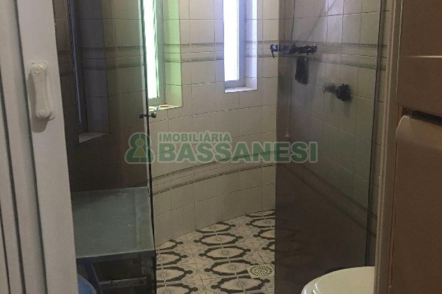Casa Mobiliada com 600m², 11 dormitórios, 6 vagas, no bairro Salgado Filho em Caxias do Sul para Alugar