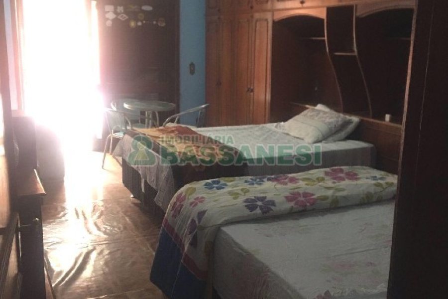 Casa Mobiliada com 600m², 11 dormitórios, 6 vagas, no bairro Salgado Filho em Caxias do Sul para Alugar