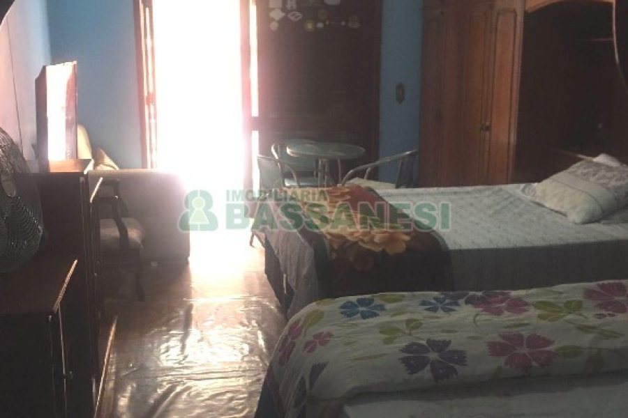 Casa Mobiliada com 600m², 11 dormitórios, 6 vagas, no bairro Salgado Filho em Caxias do Sul para Alugar