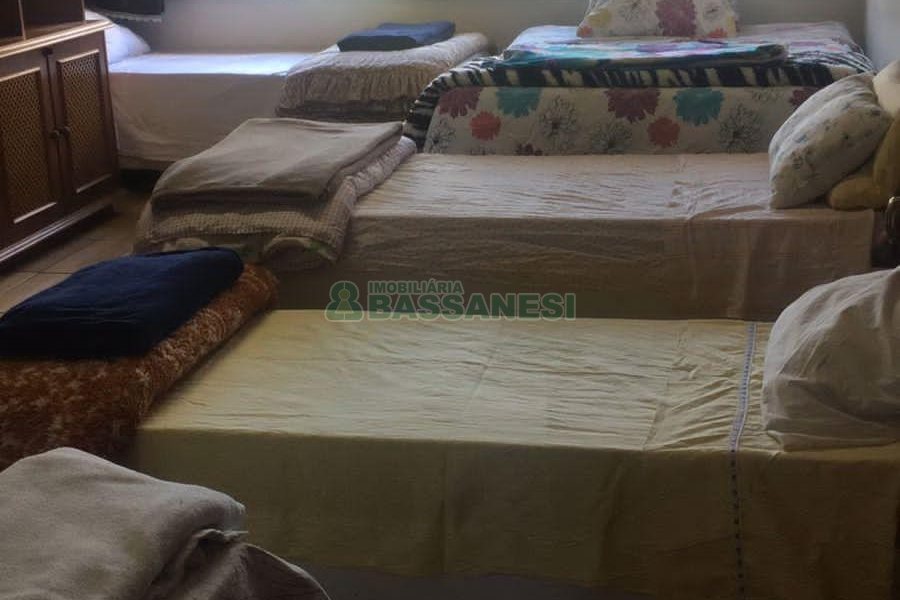 Casa Mobiliada com 600m², 11 dormitórios, 6 vagas, no bairro Salgado Filho em Caxias do Sul para Alugar