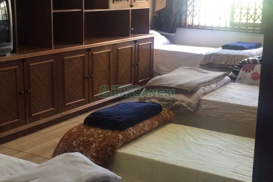 Casa Mobiliada com 600m², 11 dormitórios, 6 vagas, no bairro Salgado Filho em Caxias do Sul para Alugar
