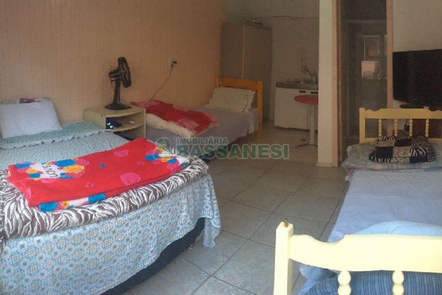 Casa Mobiliada com 600m², 11 dormitórios, 6 vagas, no bairro Salgado Filho em Caxias do Sul para Alugar