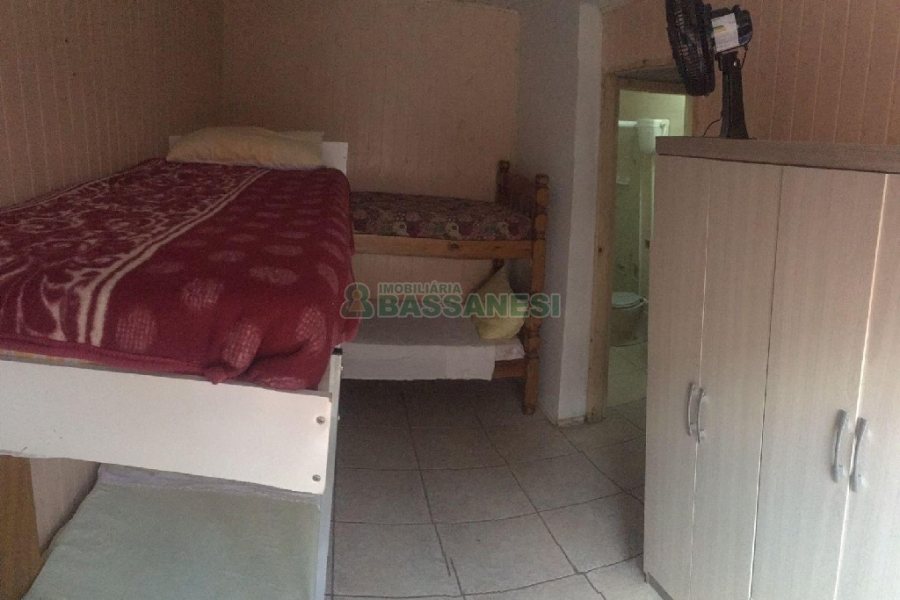 Casa Mobiliada com 600m², 11 dormitórios, 6 vagas, no bairro Salgado Filho em Caxias do Sul para Alugar