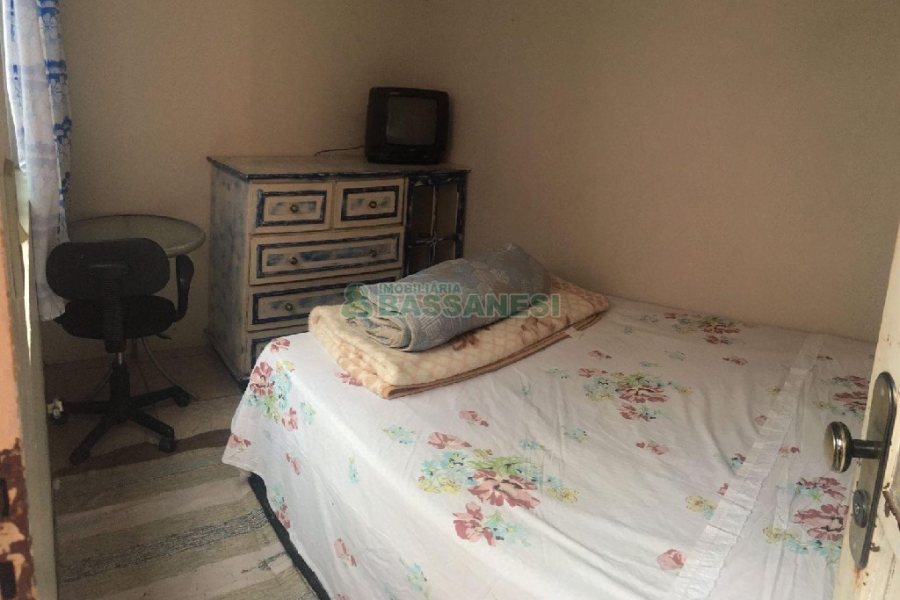 Casa Mobiliada com 600m², 11 dormitórios, 6 vagas, no bairro Salgado Filho em Caxias do Sul para Alugar