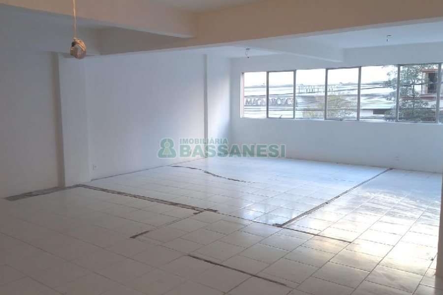 Sala com 164m², no bairro Centro em Caxias do Sul para Alugar ou Comprar