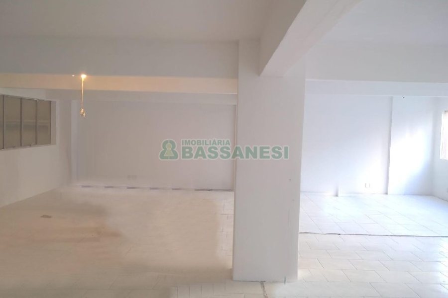 Sala com 164m², no bairro Centro em Caxias do Sul para Alugar ou Comprar