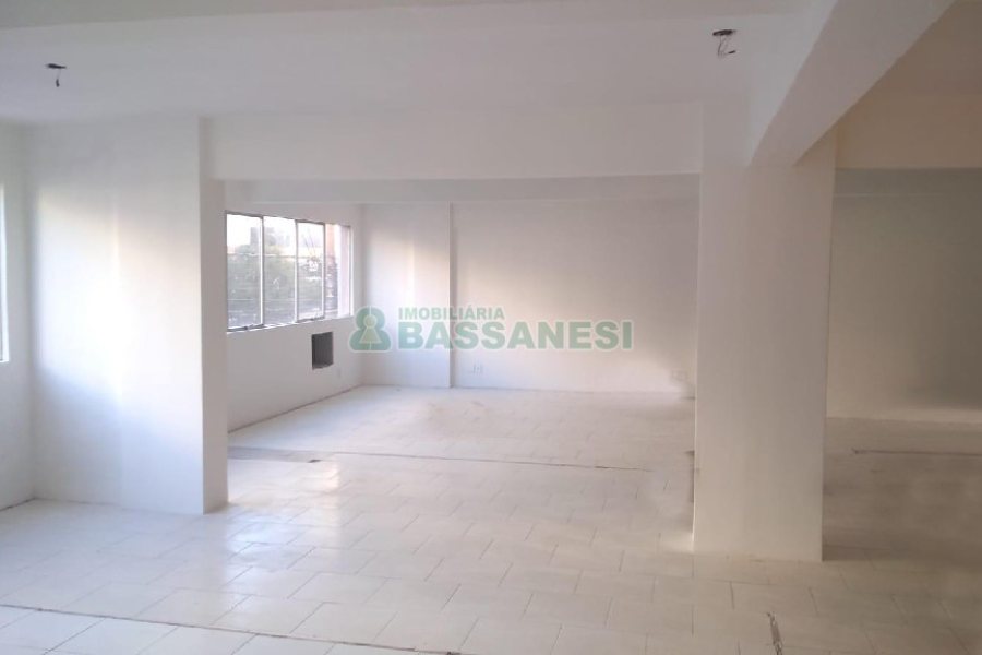 Sala com 164m², no bairro Centro em Caxias do Sul para Alugar ou Comprar