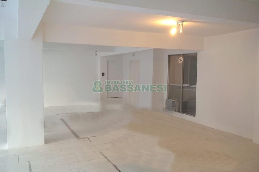 Sala com 164m², no bairro Centro em Caxias do Sul para Alugar ou Comprar