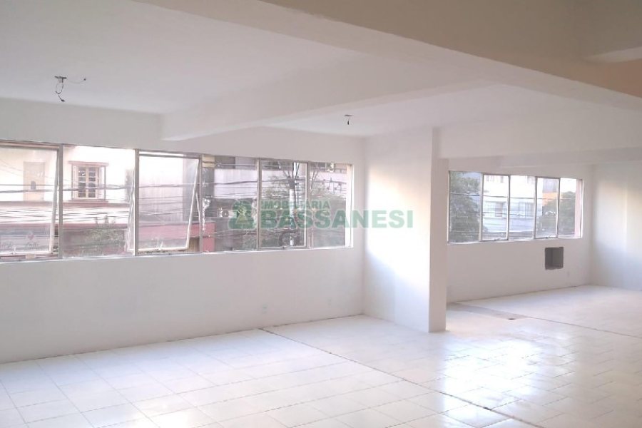 Sala com 164m², no bairro Centro em Caxias do Sul para Alugar ou Comprar