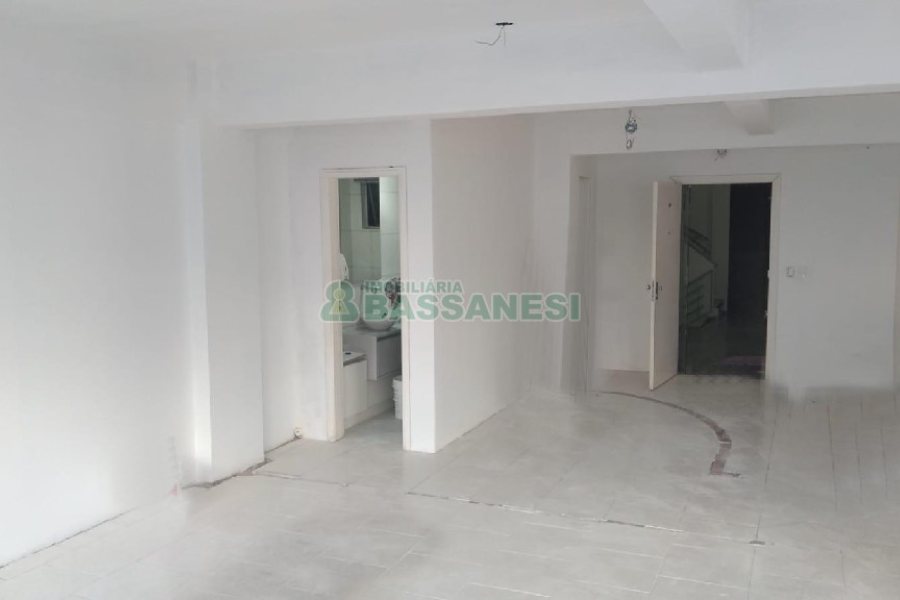 Sala com 164m², no bairro Centro em Caxias do Sul para Alugar ou Comprar