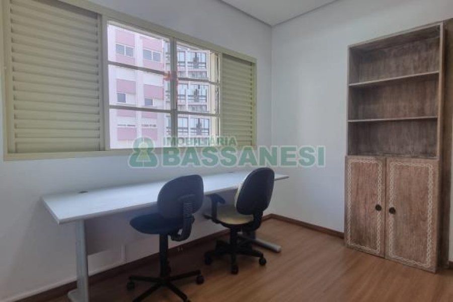 Sala Mobiliada com 65m², no bairro Centro em Caxias do Sul para Alugar ou Comprar