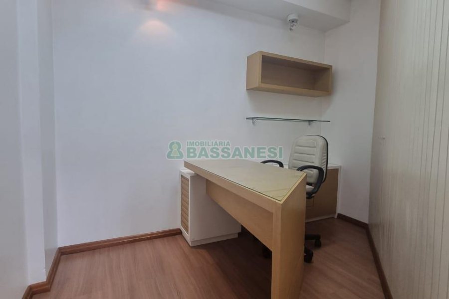 Sala Mobiliada com 65m², no bairro Centro em Caxias do Sul para Alugar ou Comprar