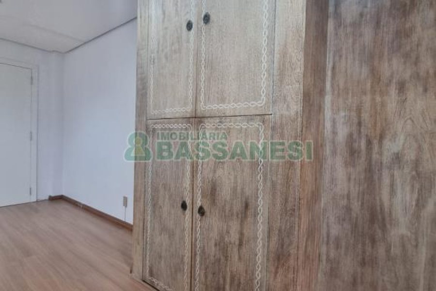 Sala Mobiliada com 65m², no bairro Centro em Caxias do Sul para Alugar ou Comprar