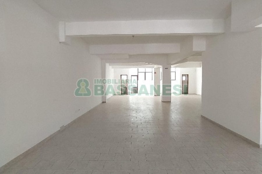 Loja com 190m², 2 vagas, no bairro Centro em Caxias do Sul para Comprar