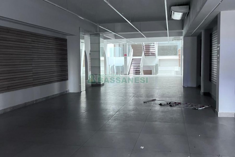 Loja com 712m², no bairro Centro em Caxias do Sul para Alugar