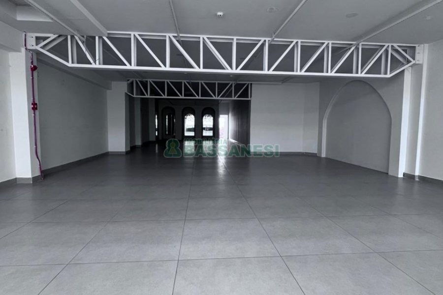 Loja com 712m², no bairro Centro em Caxias do Sul para Alugar