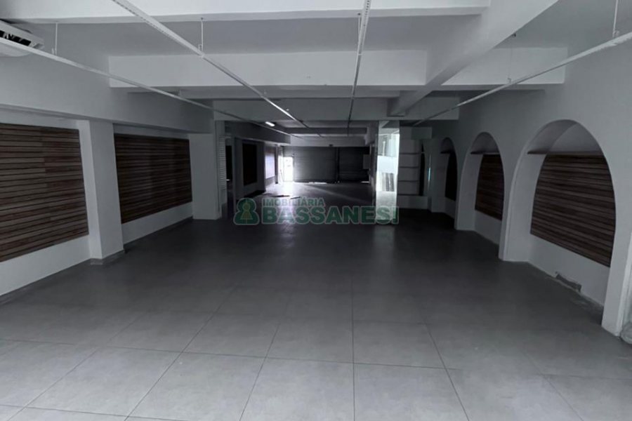 Loja com 712m², no bairro Centro em Caxias do Sul para Alugar