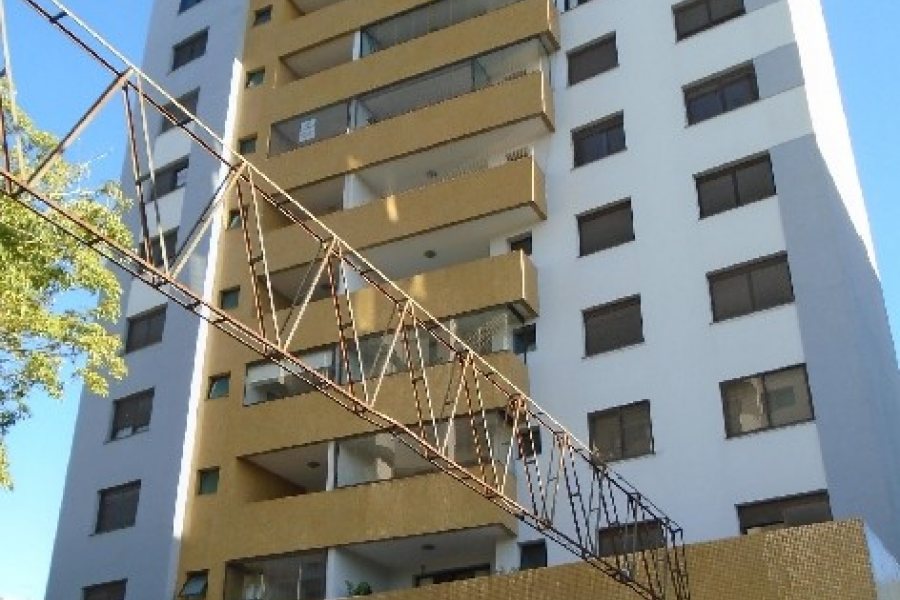 Apartamento com 110m², 3 dormitórios, 2 vagas, no bairro São Pelegrino em Caxias do Sul para Comprar
