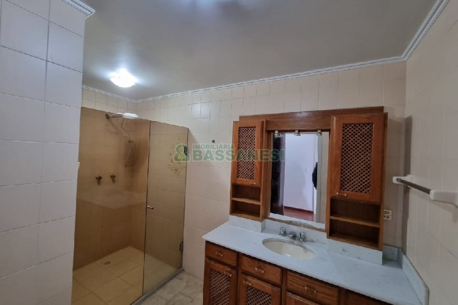 Apartamento com 143m², 3 dormitórios, 1 vaga, no bairro Centro em Caxias do Sul para Comprar